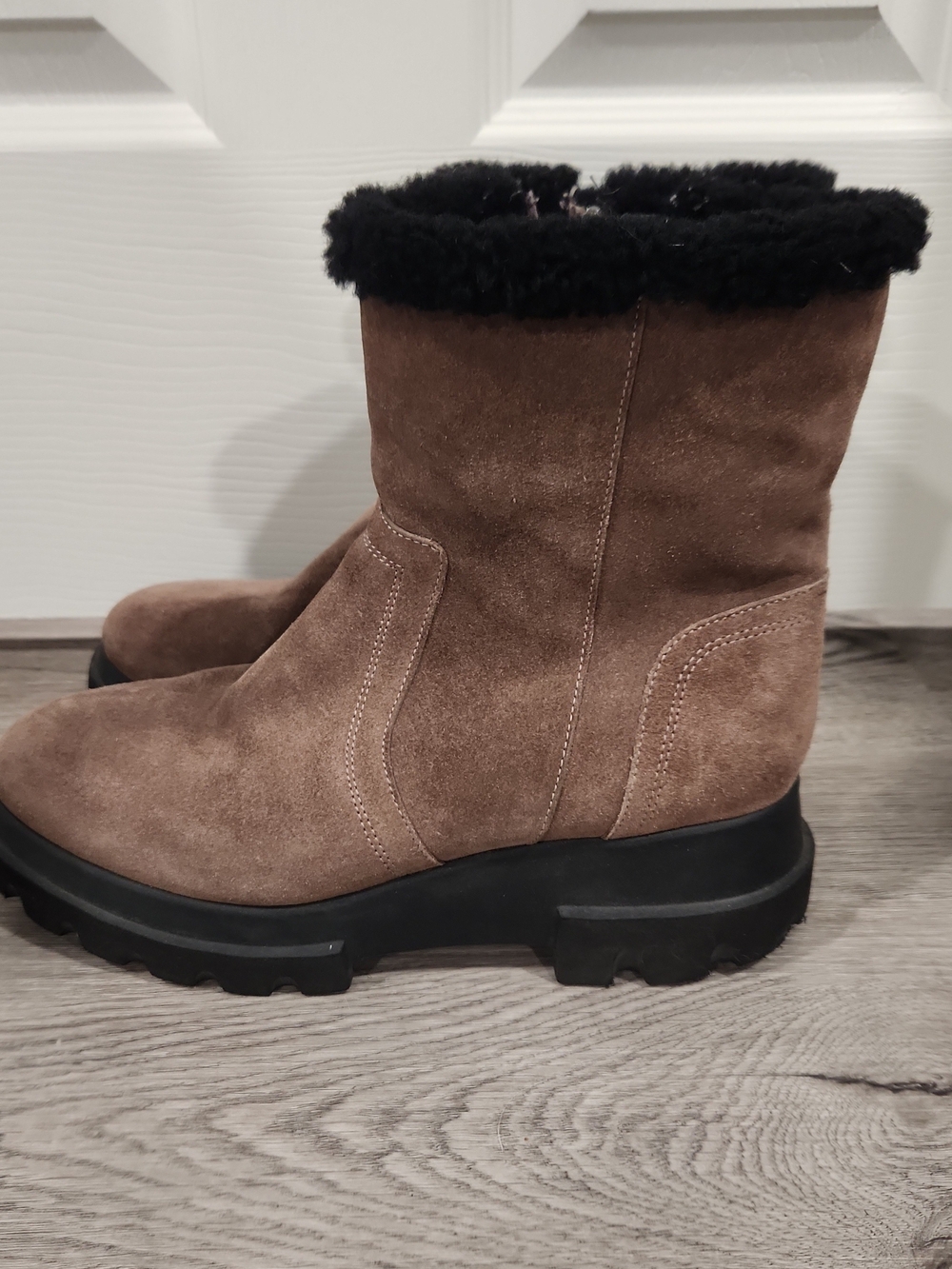 Aquatalia Kyla Brown Suede Shearling Boots 10.5 M Water Resistant Lug Sole $550